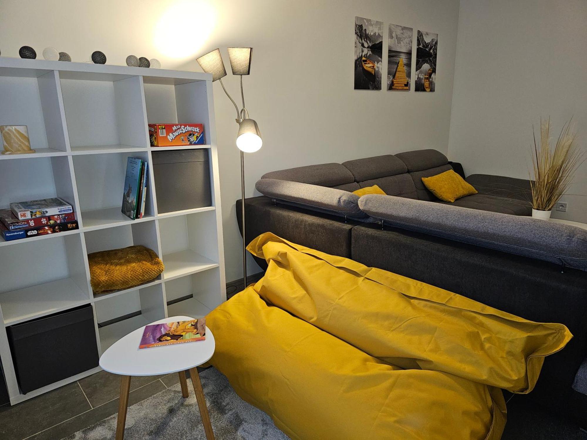 Warburg, Fewo "Sweet Home" 2,5 Zi- Eg-Separater Eingang - Parkplatz - Terasse- Komfortabel,Renoviert מראה חיצוני תמונה